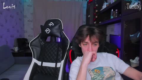 Snapshot of esthetics_boys chatting on January 2025 03:18:02 AM LOUIS online show from January 2025 03:18:02 AM