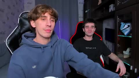 Snapshot of esthetics_boys chatting on February 2025 02:31:01 AM LOUIS online show from February 2025 02:31:01 AM