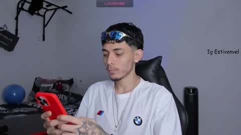 estivenvel online show from October 2025 03:00:01 PM