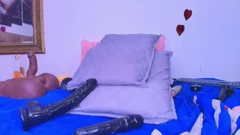 Estrella online show from February 2025 06:08:02 PM