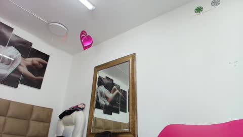 Estrella online show from March 2025 12:09:01 PM