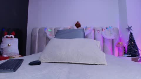 Estrella online show from December 2025 12:01:02 PM