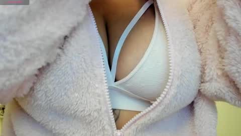 Snapshot of eternalmuse chatting on May 2026 09:04:01 AM eternalmuse online show from May 2026 09:04:01 AM