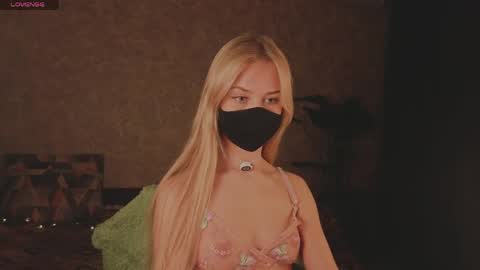 Sophia online show from April 2026 10:37:02 PM