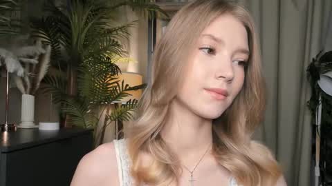 Natalie online show from November 2025 05:39:01 AM