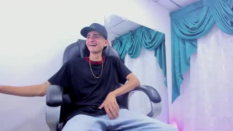 Snapshot of ethan_boy_ chatting on December 2024 10:32:02 PM Ethan online show from December 2024 10:32:02 PM