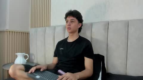 ethanlowell online show from November 2025 04:46:02 AM