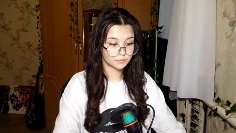 Snapshot of eugeniecarrubba chatting on May 2026 03:18:02 PM Lily 1st day online show from May 2026 03:18:02 PM