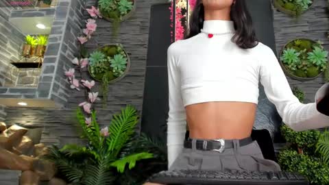 Snapshot of eva_coluccy chatting on February 2025 12:59:02 AM EVA COLUCCY online show from February 2025 12:59:02 AM