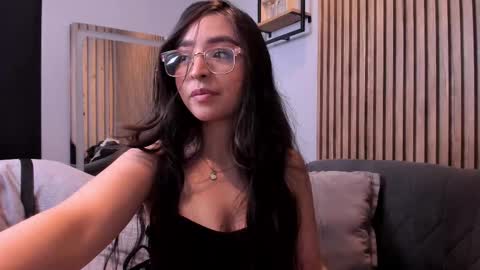 Angelinne online show from September 2025 01:35:02 PM
