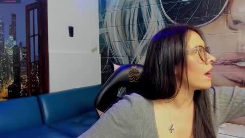 Eva  online show from October 2025 03:47:02 PM