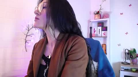 Eva Notty  online show from September 2025 01:22:01 PM