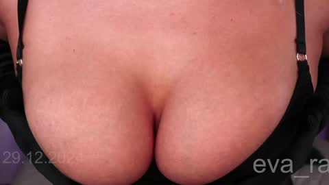 Eva online show from December 2024 09:52:01 PM