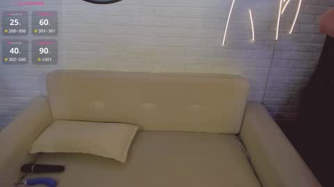 Hi Im Eva new here online show from December 2025 03:41:01 PM