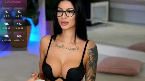 Eva  online show from October 2025 05:44:02 AM