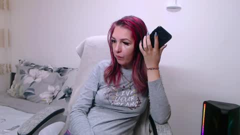 EvadesireONE online show from April 2026 07:19:02 PM