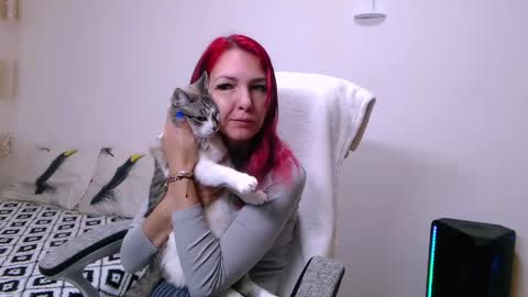 Snapshot of evadesireone chatting on May 2026 06:27:01 PM EvadesireONE online show from May 2026 06:27:01 PM