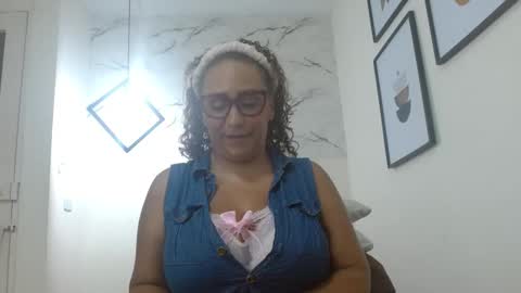 Eva Mills online show from September 2025 07:41:02 PM