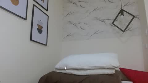 Eva Mills online show from October 2025 09:26:02 PM