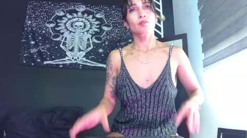  Eva online show from December 2025 06:45:01 PM