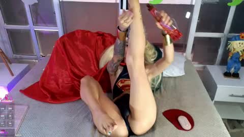 Evangelyne online show from October 2025 04:08:01 PM