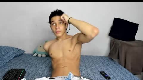 Snapshot of evans_collins24 chatting on April 2026 11:13:02 PM Evans collins24 online show from April 2026 11:13:02 PM