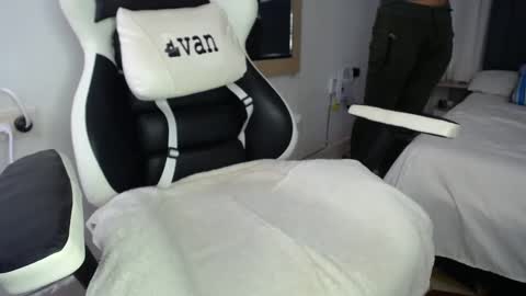 Snapshot of evans_king chatting on January 2025 11:22:01 AM Evan online show from January 2025 11:22:01 AM