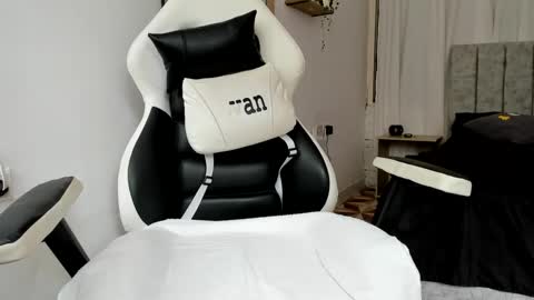 Snapshot of evans_king chatting on September 2025 02:11:01 PM Evan online show from September 2025 02:11:01 PM