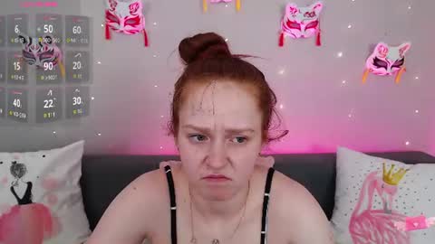 Snapshot of evarey_ chatting on June 2026 05:05:01 AM Adelina online show from June 2026 05:05:01 AM