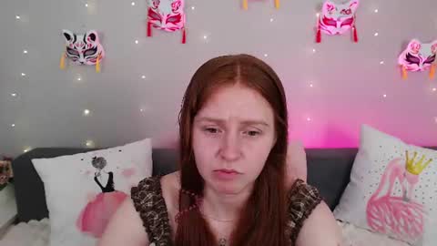Snapshot of evarey_ chatting on June 2026 05:12:01 AM Adelina online show from June 2026 05:12:01 AM