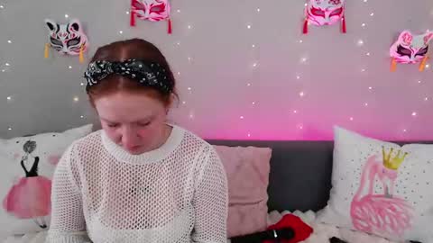 Snapshot of evarey_ chatting on June 2026 05:01:02 AM Adelina online show from June 2026 05:01:02 AM
