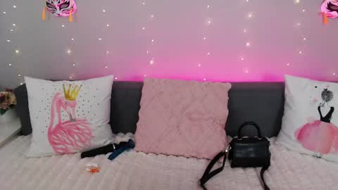 Snapshot of evarey_ chatting on June 2026 05:24:01 AM Adelina online show from June 2026 05:24:01 AM