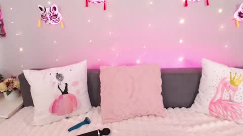 Snapshot of evarey_ chatting on July 2026 03:45:01 AM Adelina online show from July 2026 03:45:01 AM