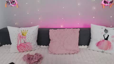 Snapshot of evarey_ chatting on July 2026 05:00:01 AM Adelina online show from July 2026 05:00:01 AM