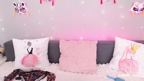 Snapshot of evarey_ chatting on July 2026 04:48:01 AM Adelina online show from July 2026 04:48:01 AM