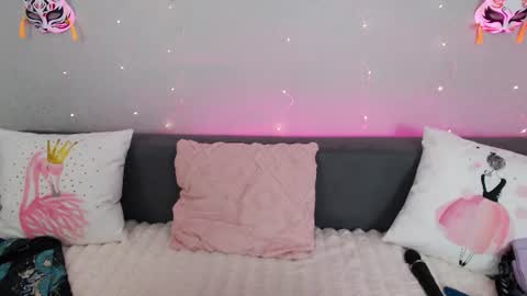 Snapshot of evarey_ chatting on July 2026 04:43:02 AM Adelina online show from July 2026 04:43:02 AM