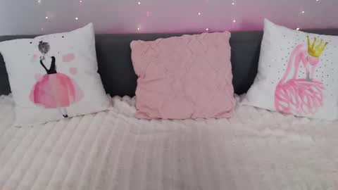 Snapshot of evarey_ chatting on August 2026 04:34:01 AM Adelina online show from August 2026 04:34:01 AM