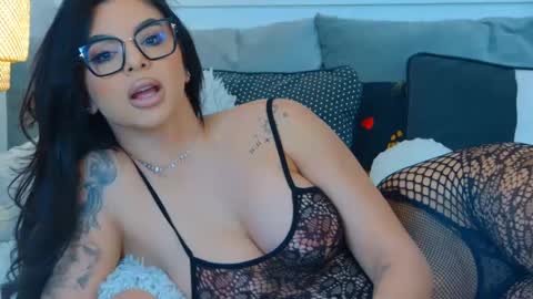 evareyss online show from February 2025 06:33:01 AM