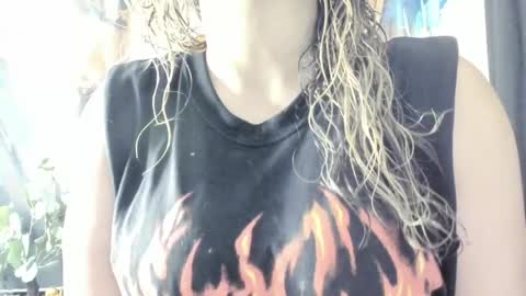 Snapshot of evasaenz21 chatting on June 2026 01:25:02 PM evasaenz online show from June 2026 01:25:02 PM