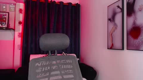 Evee online show from December 2025 11:23:01 PM