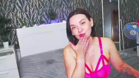 Snapshot of evelibston chatting on June 2026 03:04:02 AM EveLibston online show from June 2026 03:04:02 AM
