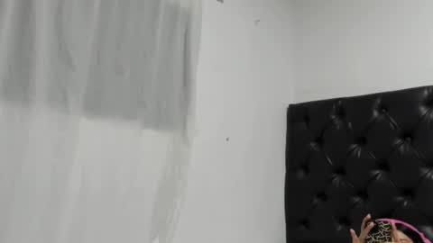 evelin26  online show from April 2026 03:09:01 AM