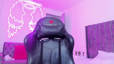 Snapshot of evelin__thompsson chatting on July 2026 03:00:02 AM evelin__thompsson online show from July 2026 03:00:02 AM