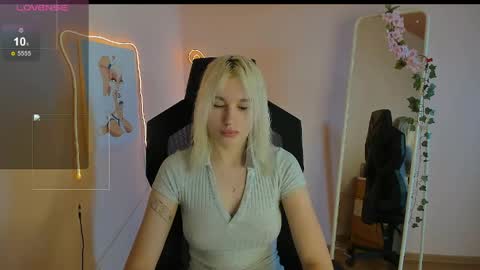 Snapshot of evelinalu chatting on May 2026 01:35:01 AM Evelina online show from May 2026 01:35:01 AM