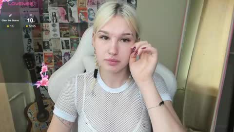 Snapshot of evelinalu chatting on May 2026 01:44:02 AM Evelina online show from May 2026 01:44:02 AM