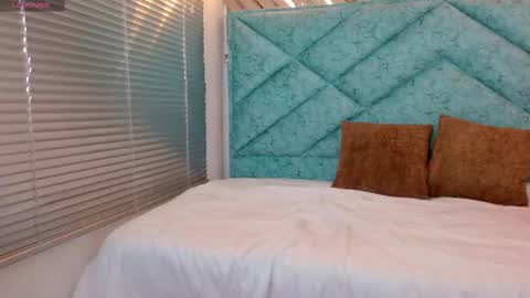 Eveline  online show from February 2025 10:53:01 PM