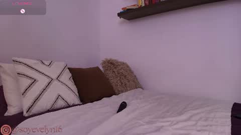 Snapshot of evelyn__16 chatting on June 2026 03:20:02 PM Evelyn Ruiz online show from June 2026 03:20:02 PM