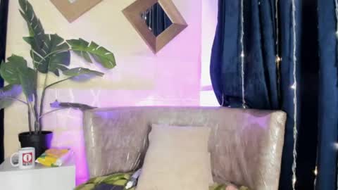 Snapshot of evelyn__rose1 chatting on June 2026 06:52:02 AM evelyn__rose1 online show from June 2026 06:52:02 AM