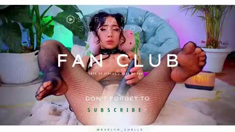 Snapshot of evelyn_chelle chatting on February 2025 04:04:01 PM Im Eve or Chelle Next Stream 191224 online show from February 2025 04:04:01 PM