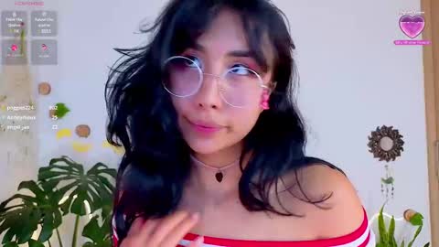 Snapshot of evelyn_chelle chatting on March 2025 01:46:01 AM Im Eve or Chelle Next Stream 191224 online show from March 2025 01:46:01 AM